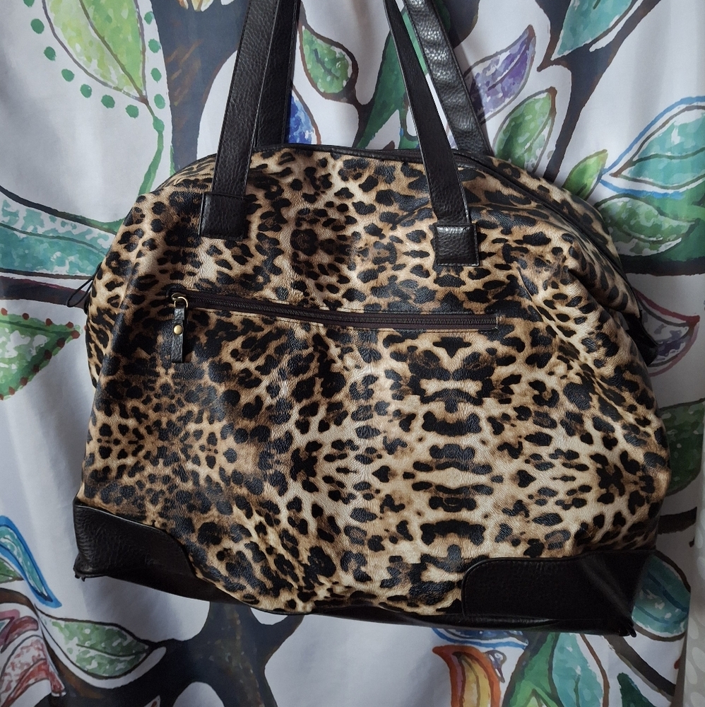Bueno Leopard Print Tote with Black Accents